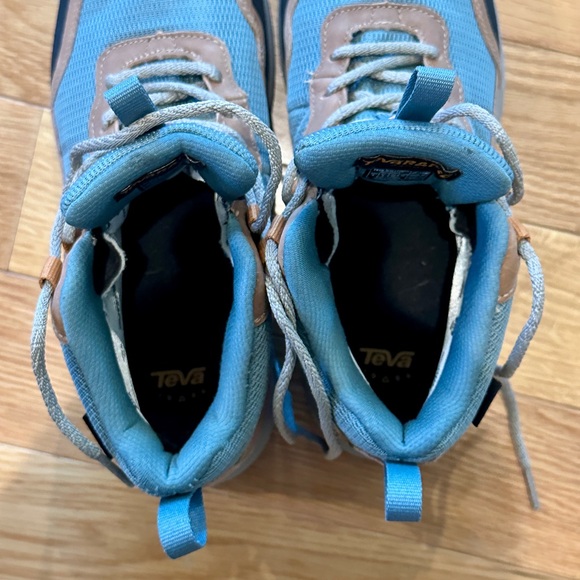 Teva hiking boots excellent condition - Picture 4 of 5